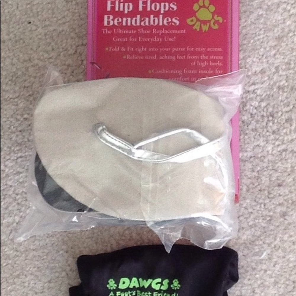DAWGS bendable silver flip flops - NEW
